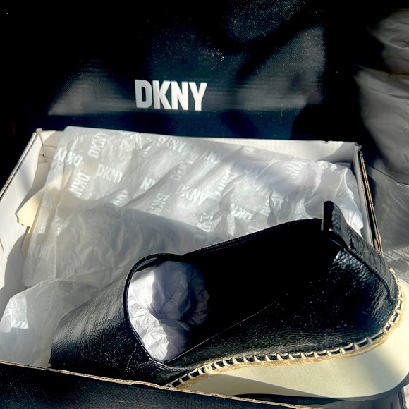 Black and white wedges - Picture 1 of 3